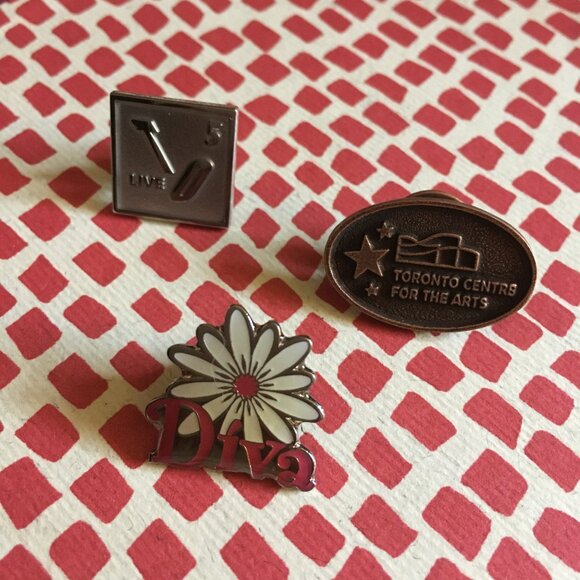 Drama Three Pin Lot Divas, Stars and Theatres - Picture 4 of 14